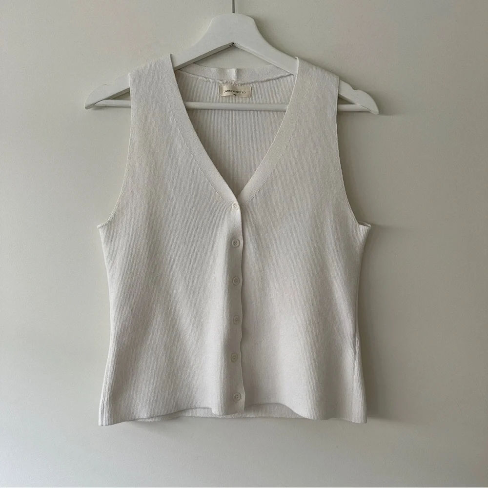 James Street Co Keaton Vest in White - Picture 2 of 6